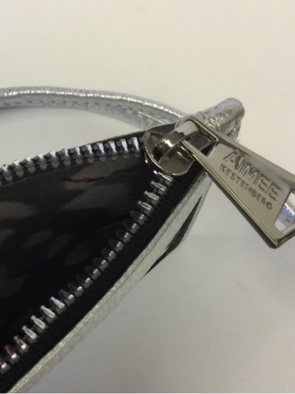 Aimee Kestenberg Lanyard Lima Leather Card Wallet Silver Metallic NWT - Picture 5 of 6